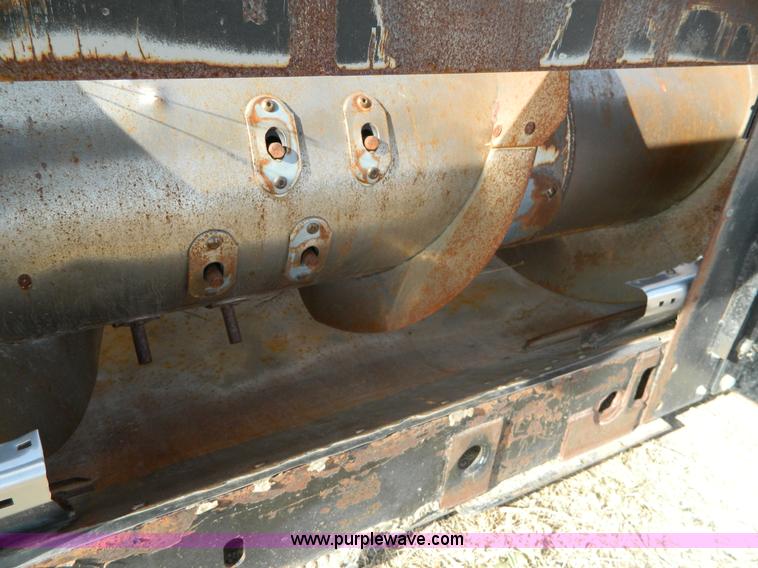 image for item H2316 2004 Gleaner 7000 rigid head