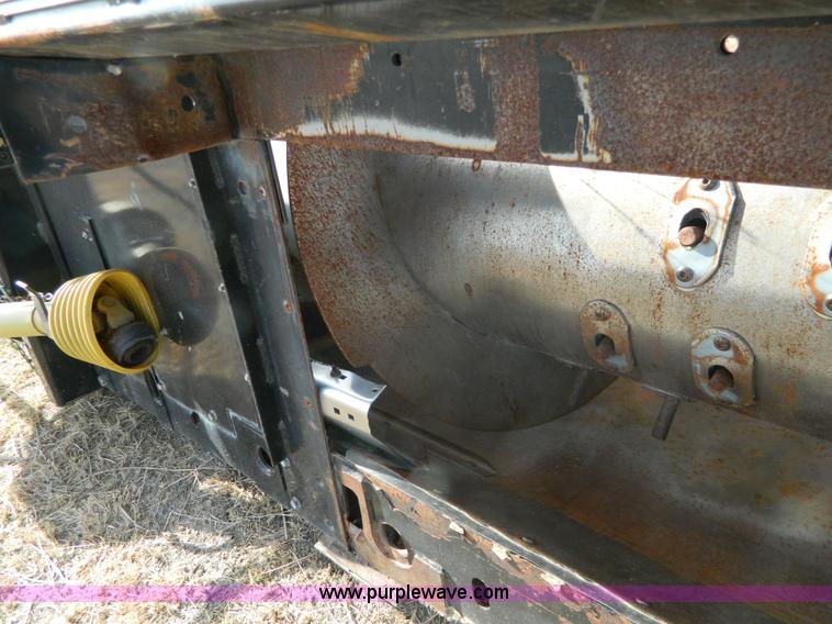 image for item H2316 2004 Gleaner 7000 rigid head