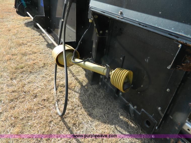 image for item H2316 2004 Gleaner 7000 rigid head