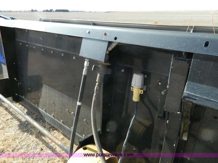 image for item H2316 2004 Gleaner 7000 rigid head