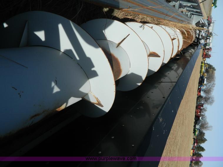 image for item H2316 2004 Gleaner 7000 rigid head