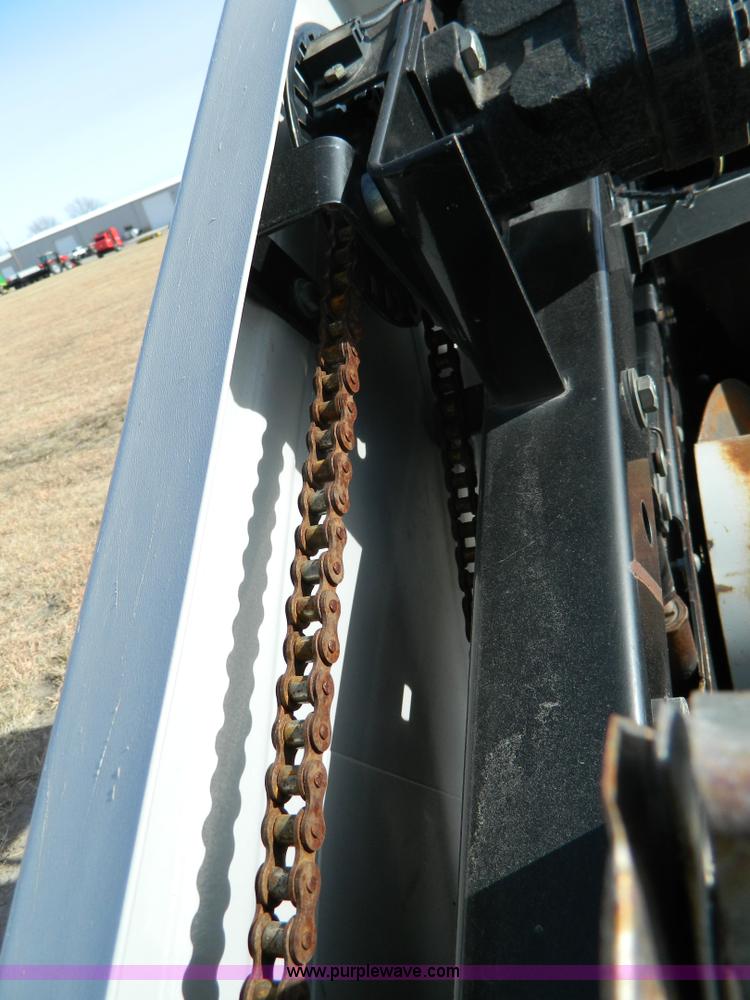 image for item H2316 2004 Gleaner 7000 rigid head