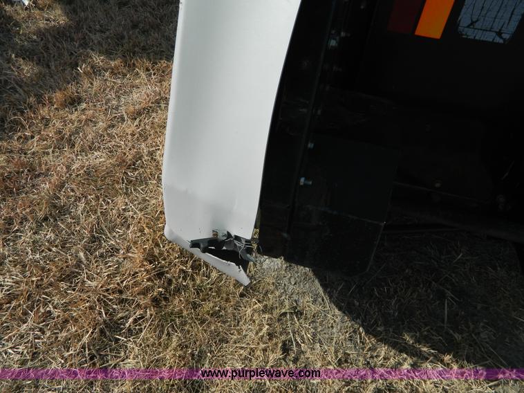 image for item H2316 2004 Gleaner 7000 rigid head