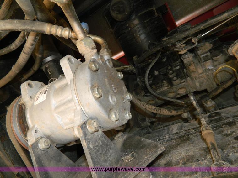 image for item H2316 2004 Gleaner 7000 rigid head