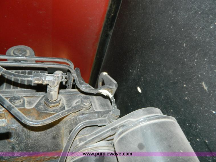 image for item H2316 2004 Gleaner 7000 rigid head