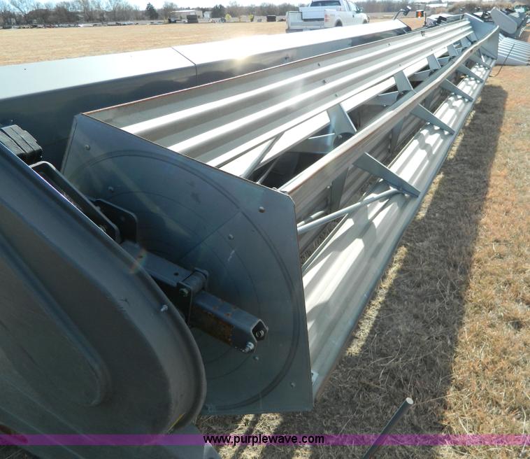 image for item H2317 2009 Massey-Ferguson 7200 head