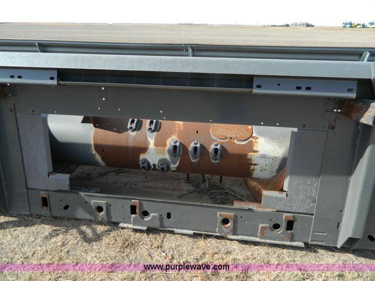 image for item H2317 2009 Massey-Ferguson 7200 head