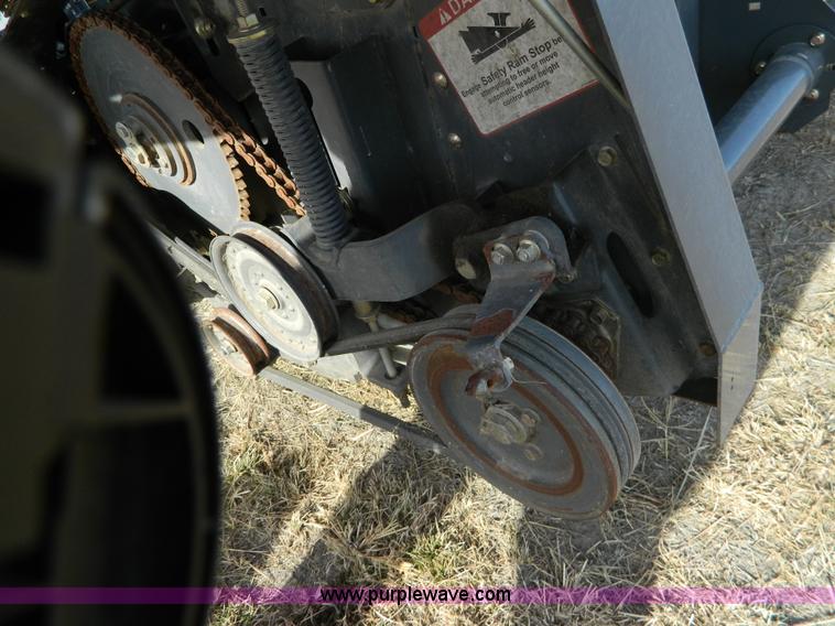 image for item H2317 2009 Massey-Ferguson 7200 head