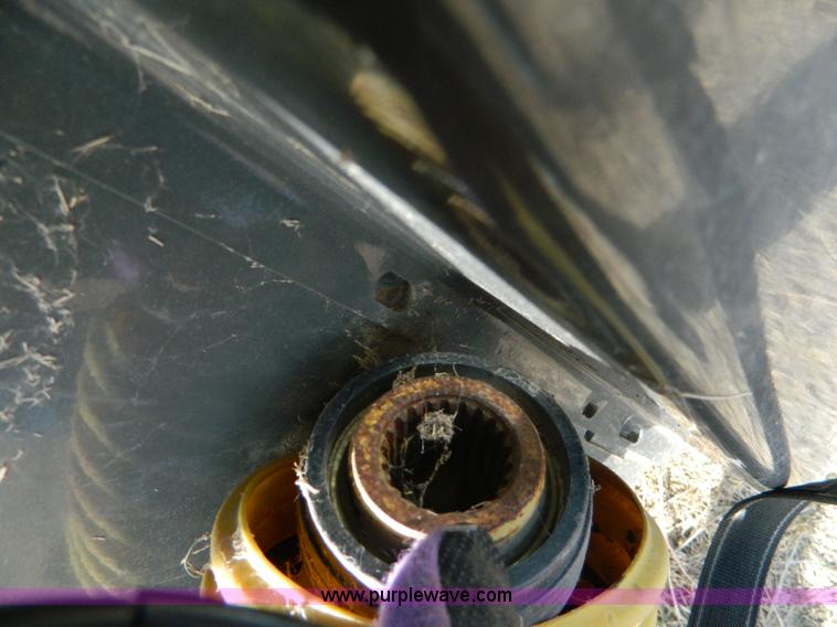 image for item H2317 2009 Massey-Ferguson 7200 head