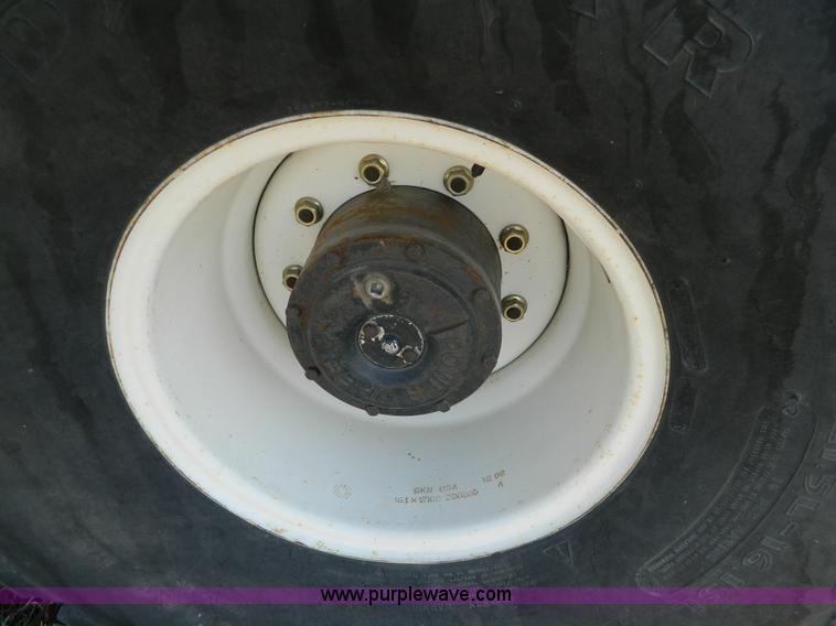 image for item H2318 2000 Mac Don 9350 self-propelled swather