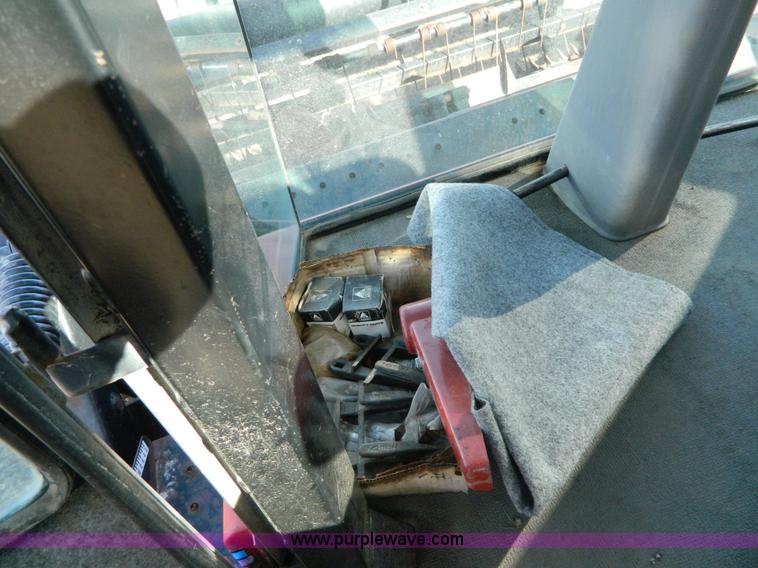 image for item H2318 2000 Mac Don 9350 self-propelled swather