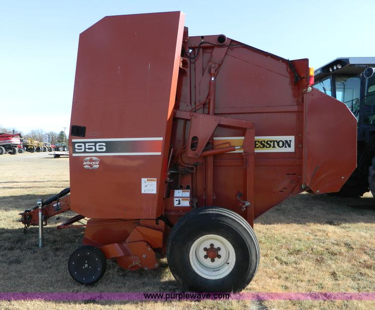 image for item H2319 2003 Hesston 956 Autocycle round baler