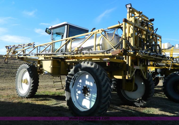 image for item H2320 1996 Ag-Chem RoGator 854 self-propelled sprayer