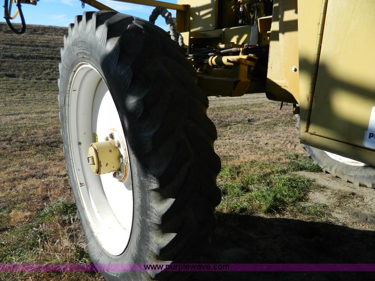 image for item H2320 1996 Ag-Chem RoGator 854 self-propelled sprayer