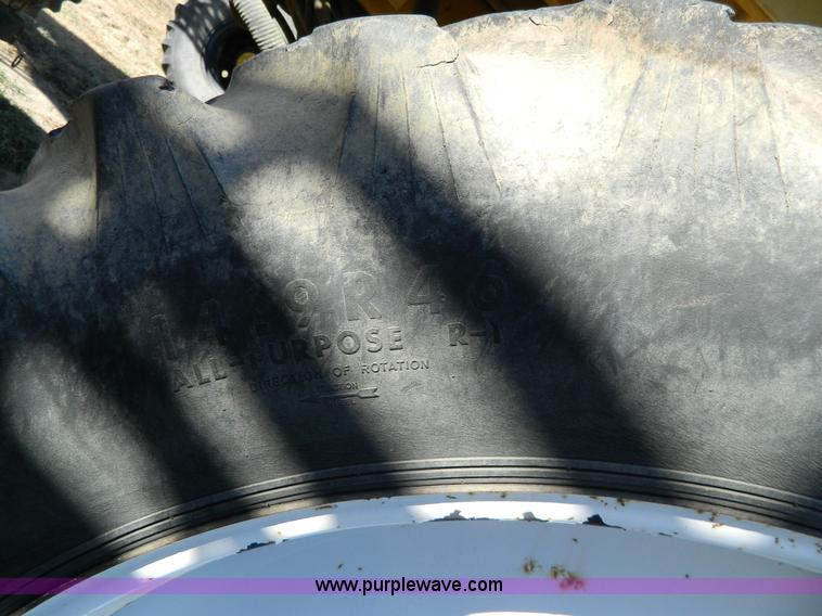 image for item H2320 1996 Ag-Chem RoGator 854 self-propelled sprayer