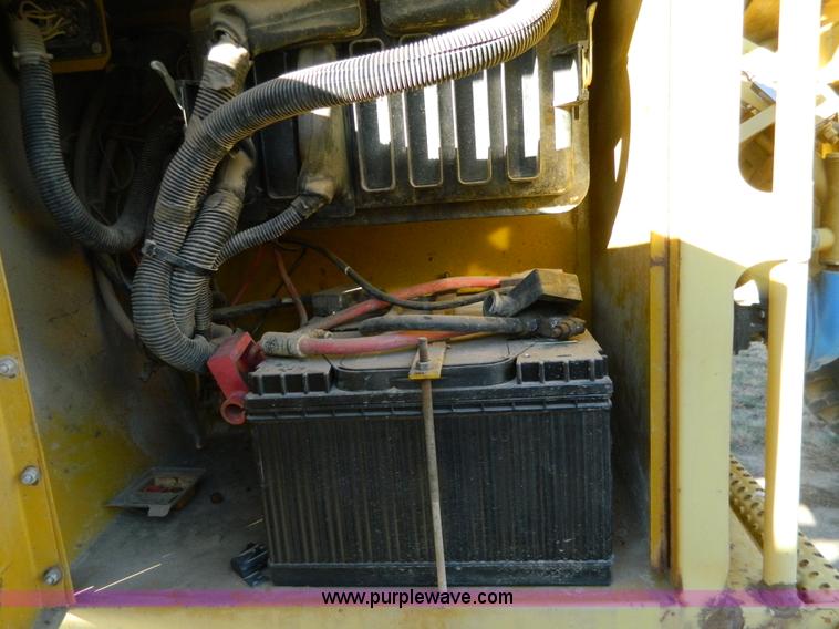 image for item H2320 1996 Ag-Chem RoGator 854 self-propelled sprayer