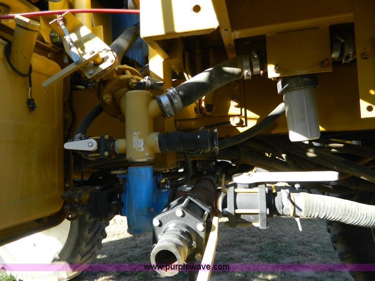 image for item H2320 1996 Ag-Chem RoGator 854 self-propelled sprayer