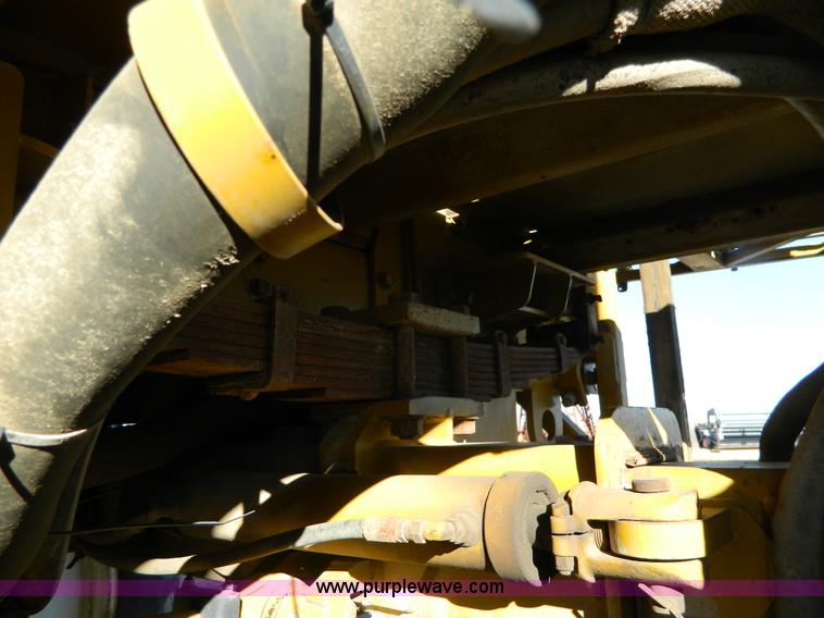 image for item H2320 1996 Ag-Chem RoGator 854 self-propelled sprayer