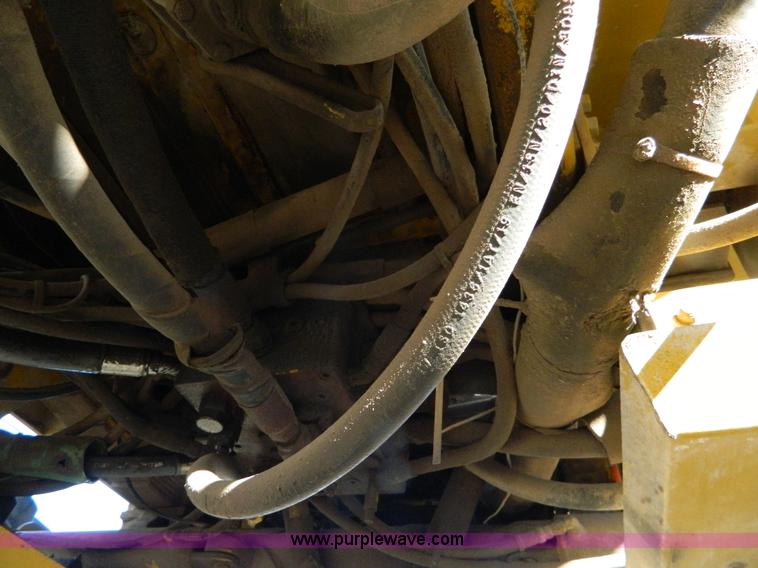 image for item H2320 1996 Ag-Chem RoGator 854 self-propelled sprayer