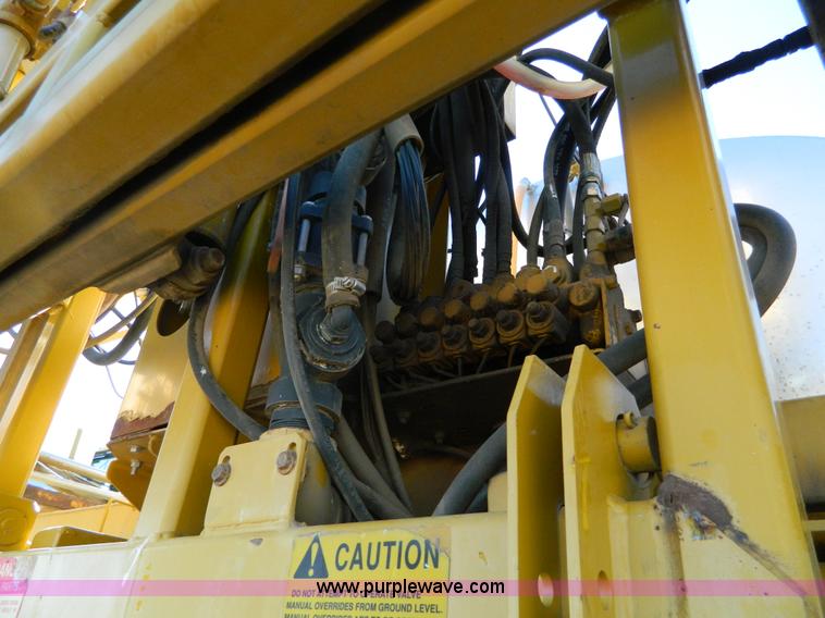 image for item H2320 1996 Ag-Chem RoGator 854 self-propelled sprayer