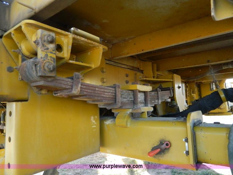 image for item H2320 1996 Ag-Chem RoGator 854 self-propelled sprayer