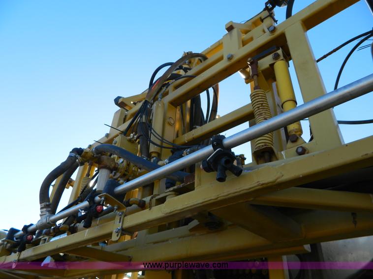 image for item H2320 1996 Ag-Chem RoGator 854 self-propelled sprayer