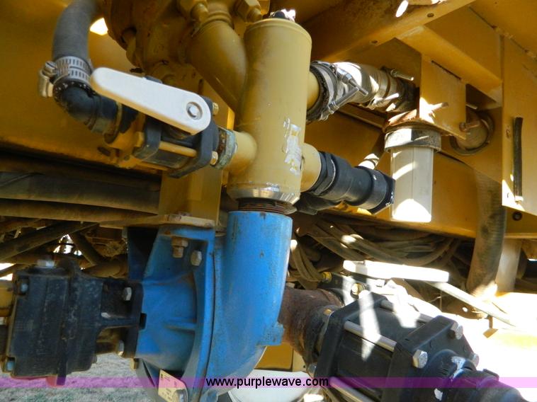 image for item H2320 1996 Ag-Chem RoGator 854 self-propelled sprayer