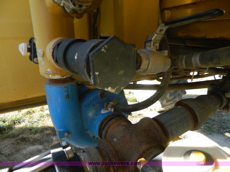 image for item H2320 1996 Ag-Chem RoGator 854 self-propelled sprayer