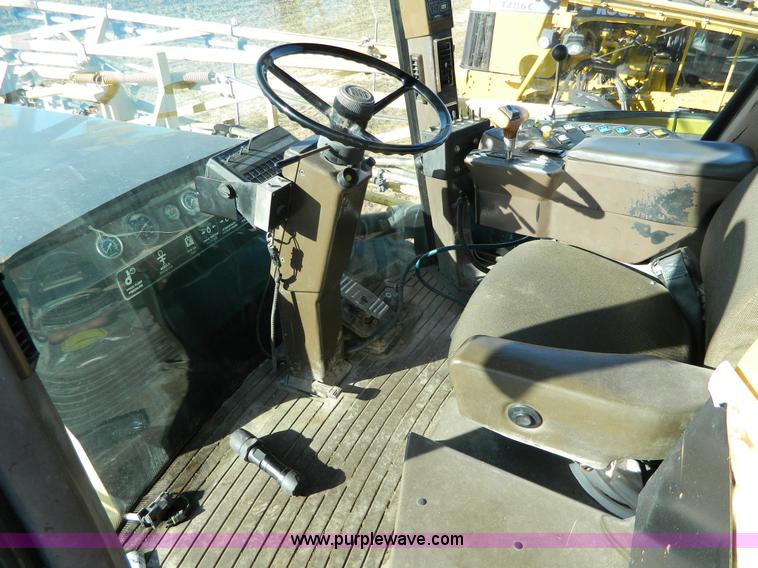 image for item H2320 1996 Ag-Chem RoGator 854 self-propelled sprayer