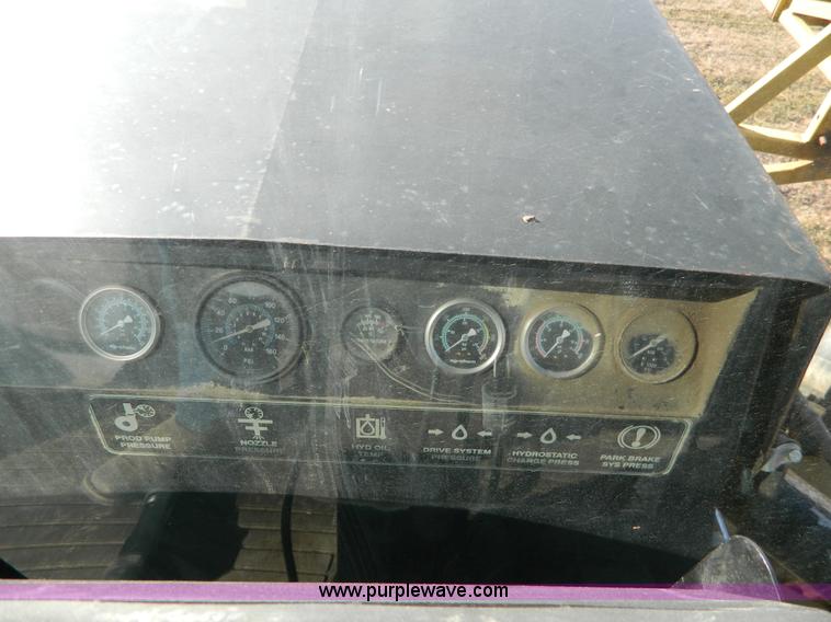 image for item H2320 1996 Ag-Chem RoGator 854 self-propelled sprayer