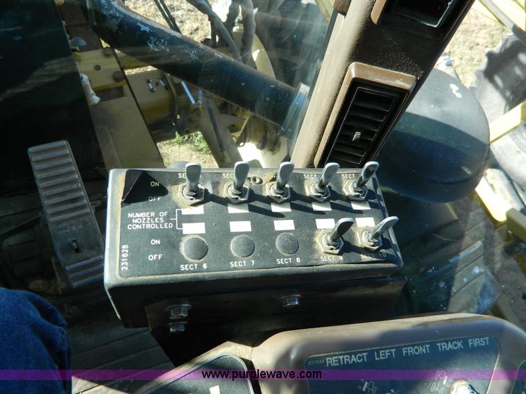 image for item H2320 1996 Ag-Chem RoGator 854 self-propelled sprayer