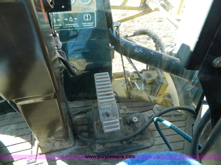 image for item H2320 1996 Ag-Chem RoGator 854 self-propelled sprayer