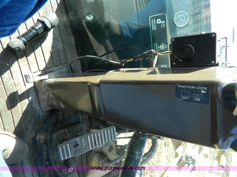 image for item H2320 1996 Ag-Chem RoGator 854 self-propelled sprayer