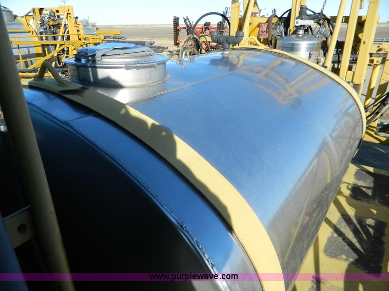 image for item H2320 1996 Ag-Chem RoGator 854 self-propelled sprayer