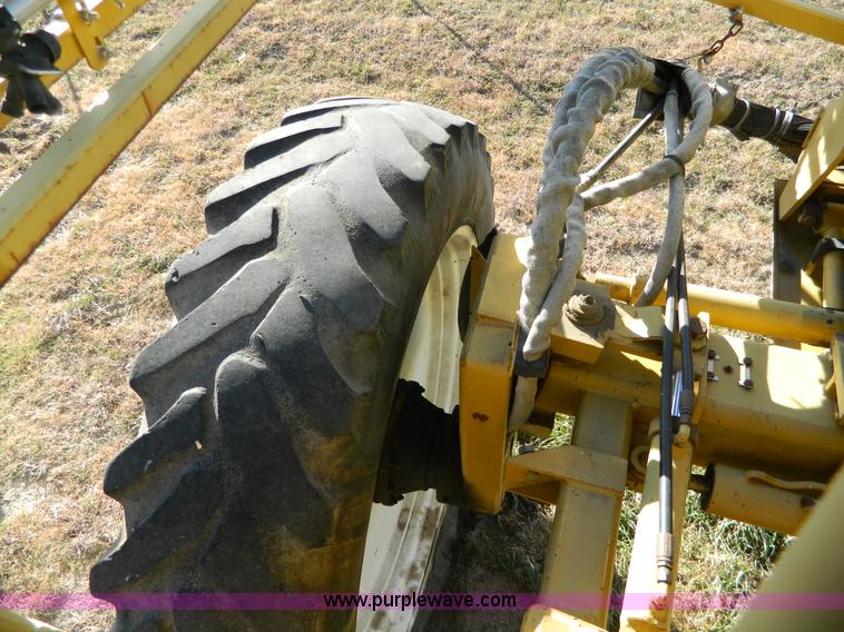 image for item H2320 1996 Ag-Chem RoGator 854 self-propelled sprayer