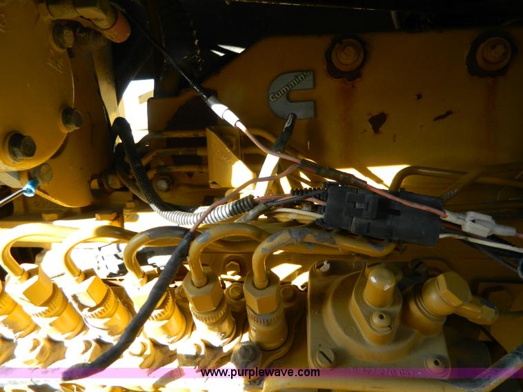 image for item H2320 1996 Ag-Chem RoGator 854 self-propelled sprayer