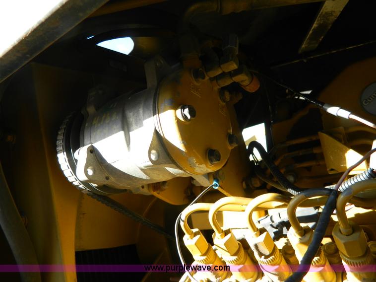 image for item H2320 1996 Ag-Chem RoGator 854 self-propelled sprayer