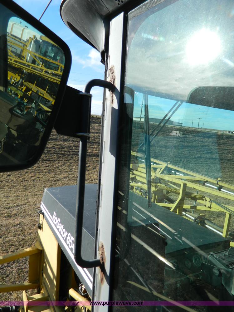 image for item H2320 1996 Ag-Chem RoGator 854 self-propelled sprayer