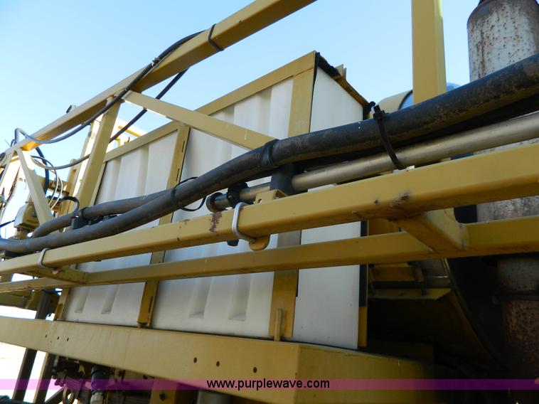 image for item H2320 1996 Ag-Chem RoGator 854 self-propelled sprayer