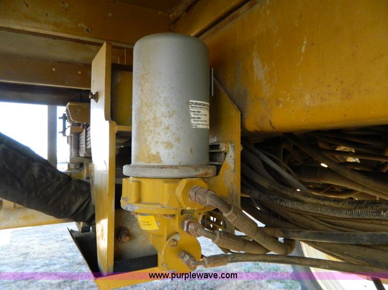 image for item H2320 1996 Ag-Chem RoGator 854 self-propelled sprayer