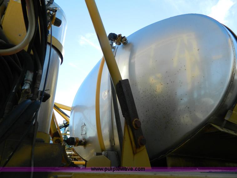 image for item H2320 1996 Ag-Chem RoGator 854 self-propelled sprayer