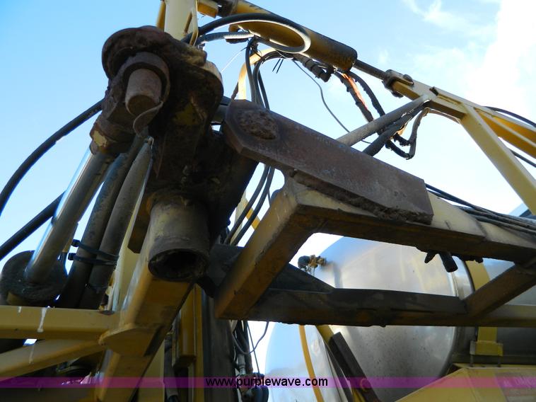 image for item H2320 1996 Ag-Chem RoGator 854 self-propelled sprayer