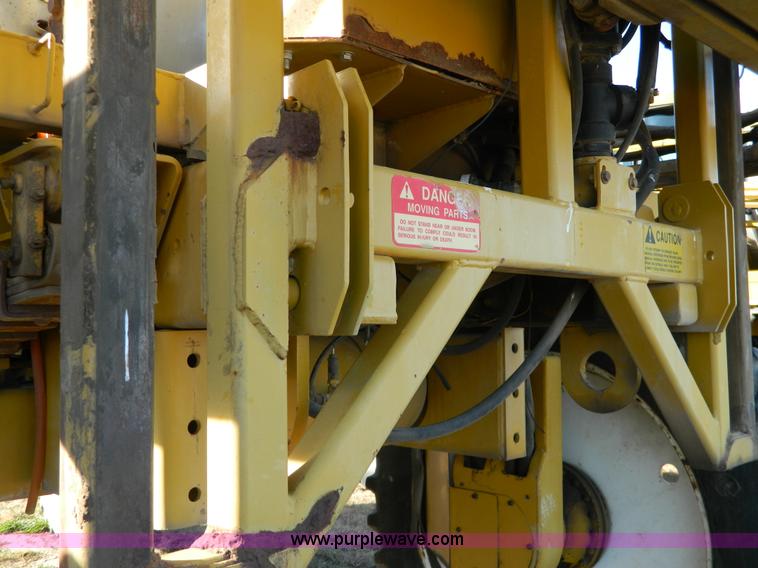 image for item H2320 1996 Ag-Chem RoGator 854 self-propelled sprayer