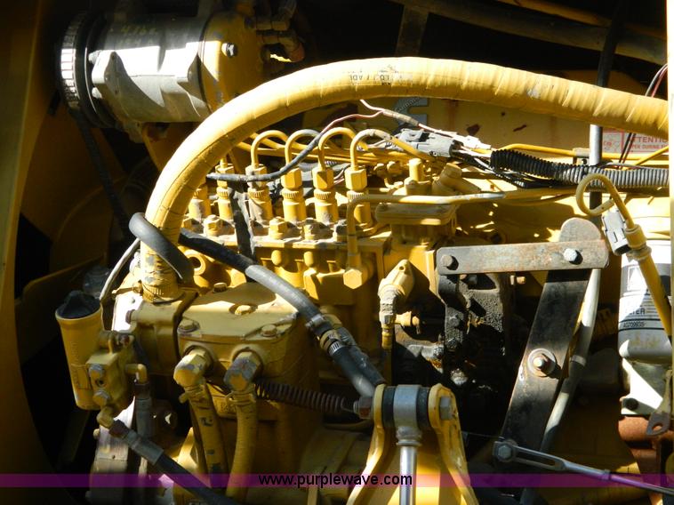 image for item H2320 1996 Ag-Chem RoGator 854 self-propelled sprayer