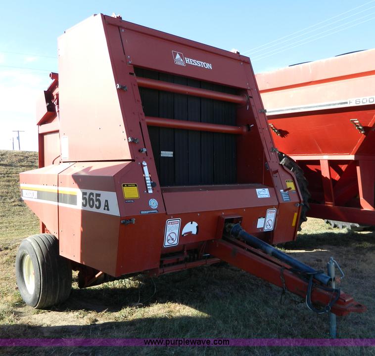image for item H2321 1993 Hesston 565A round baler