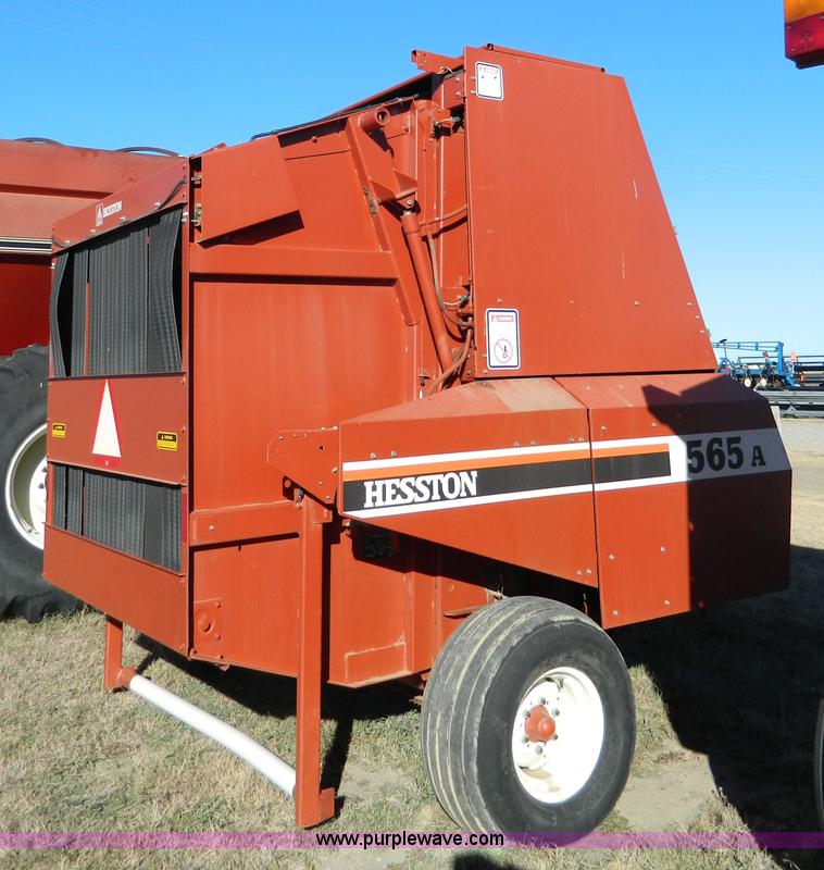 image for item H2321 1993 Hesston 565A round baler