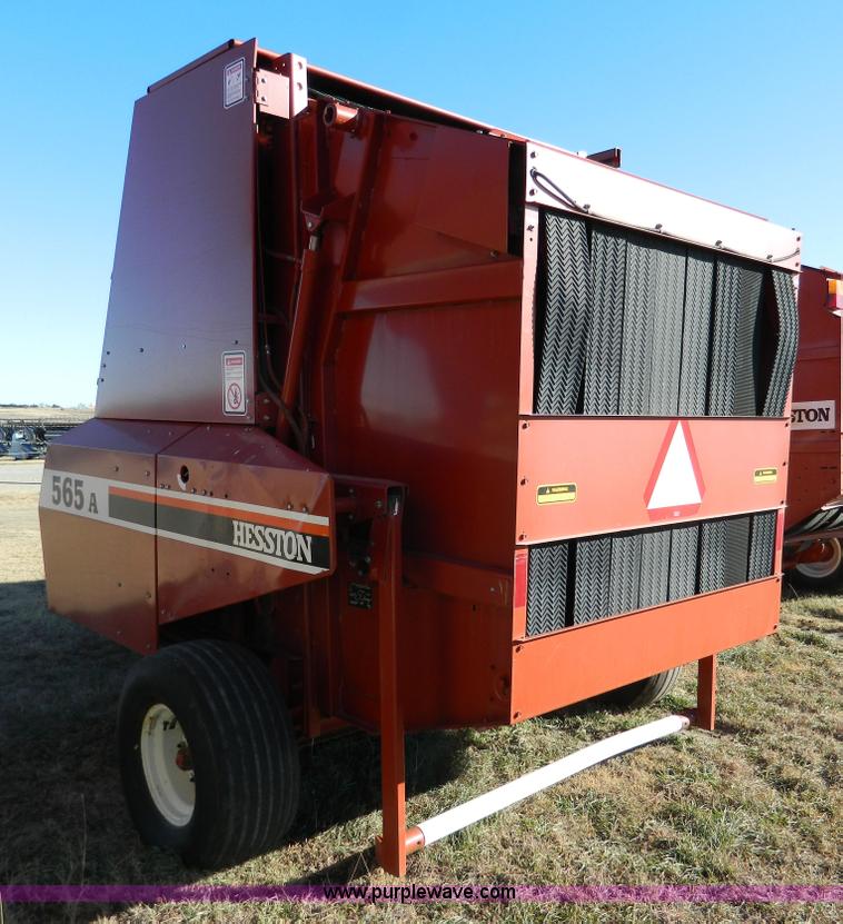 image for item H2321 1993 Hesston 565A round baler