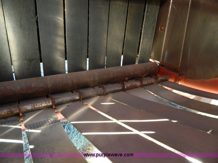 image for item H2321 1993 Hesston 565A round baler