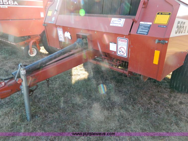 image for item H2321 1993 Hesston 565A round baler
