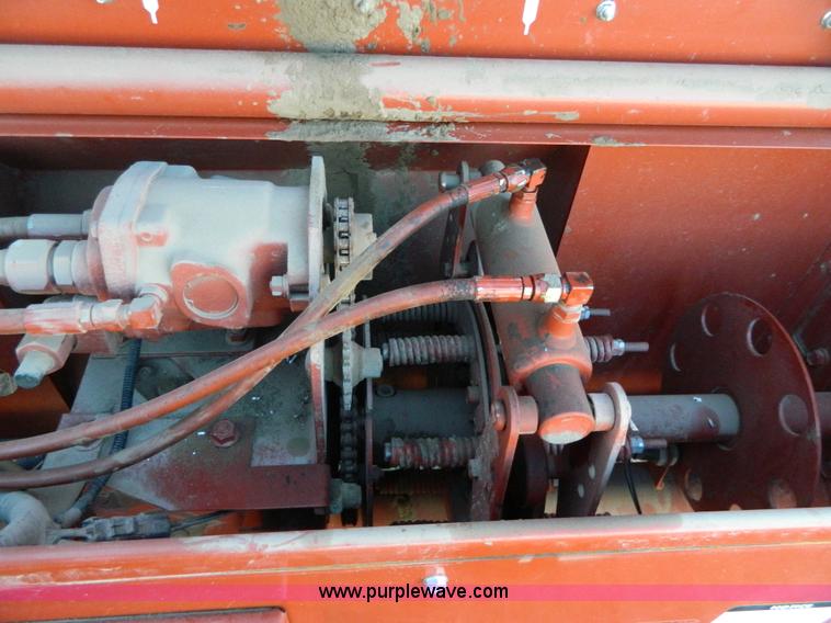 image for item H2321 1993 Hesston 565A round baler